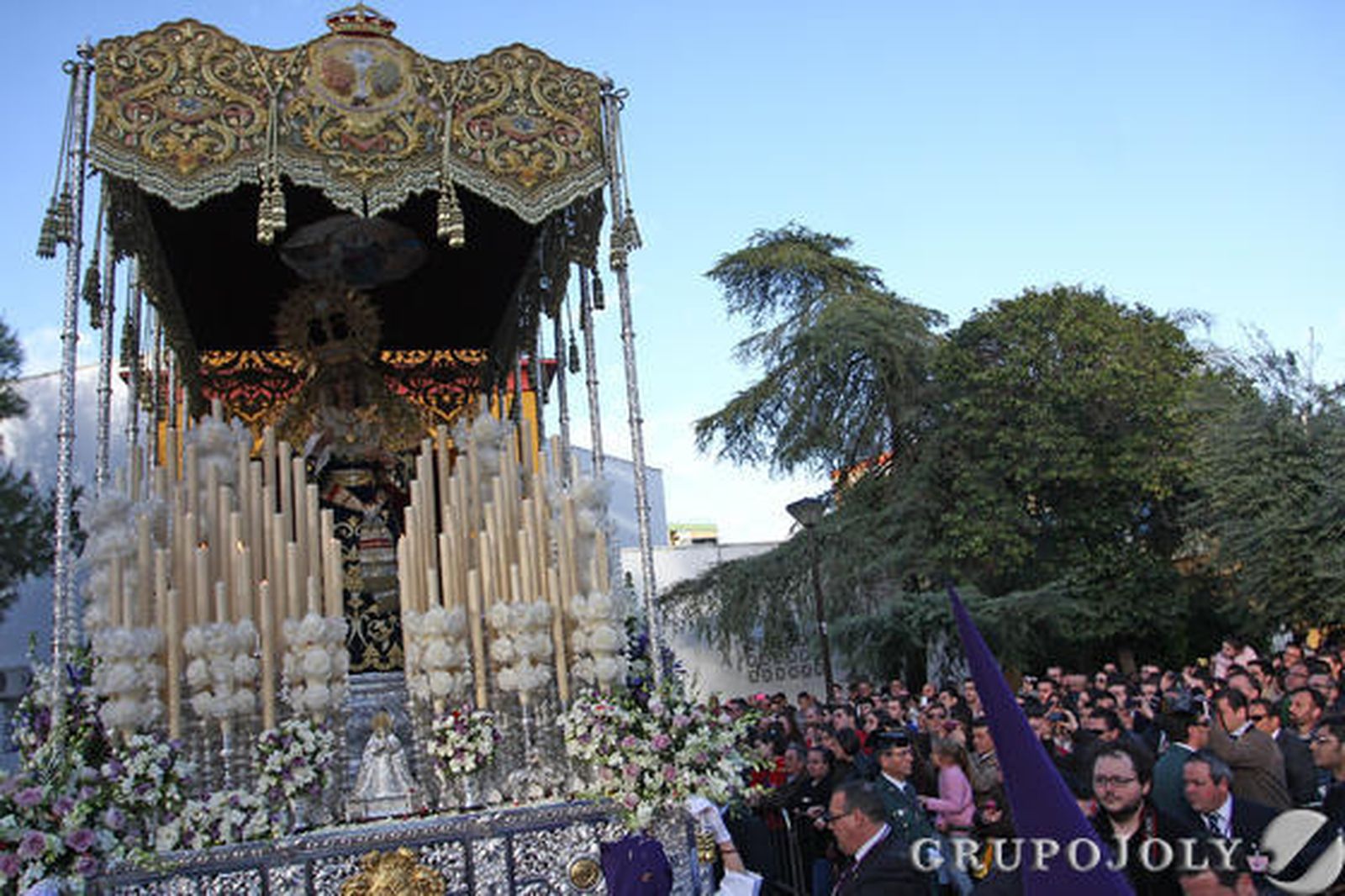 La Hermandad de Jesús de Nazaret, de Pino Montano. 

Foto: Belen Vargas