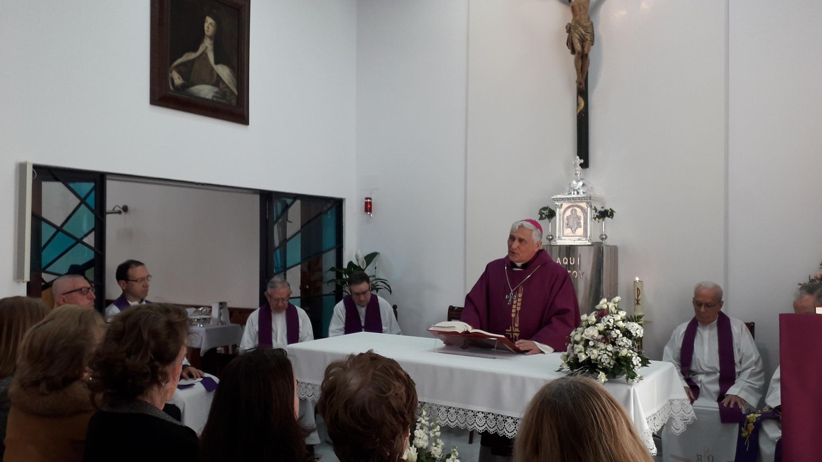 El obispo, durante la eucaristía.