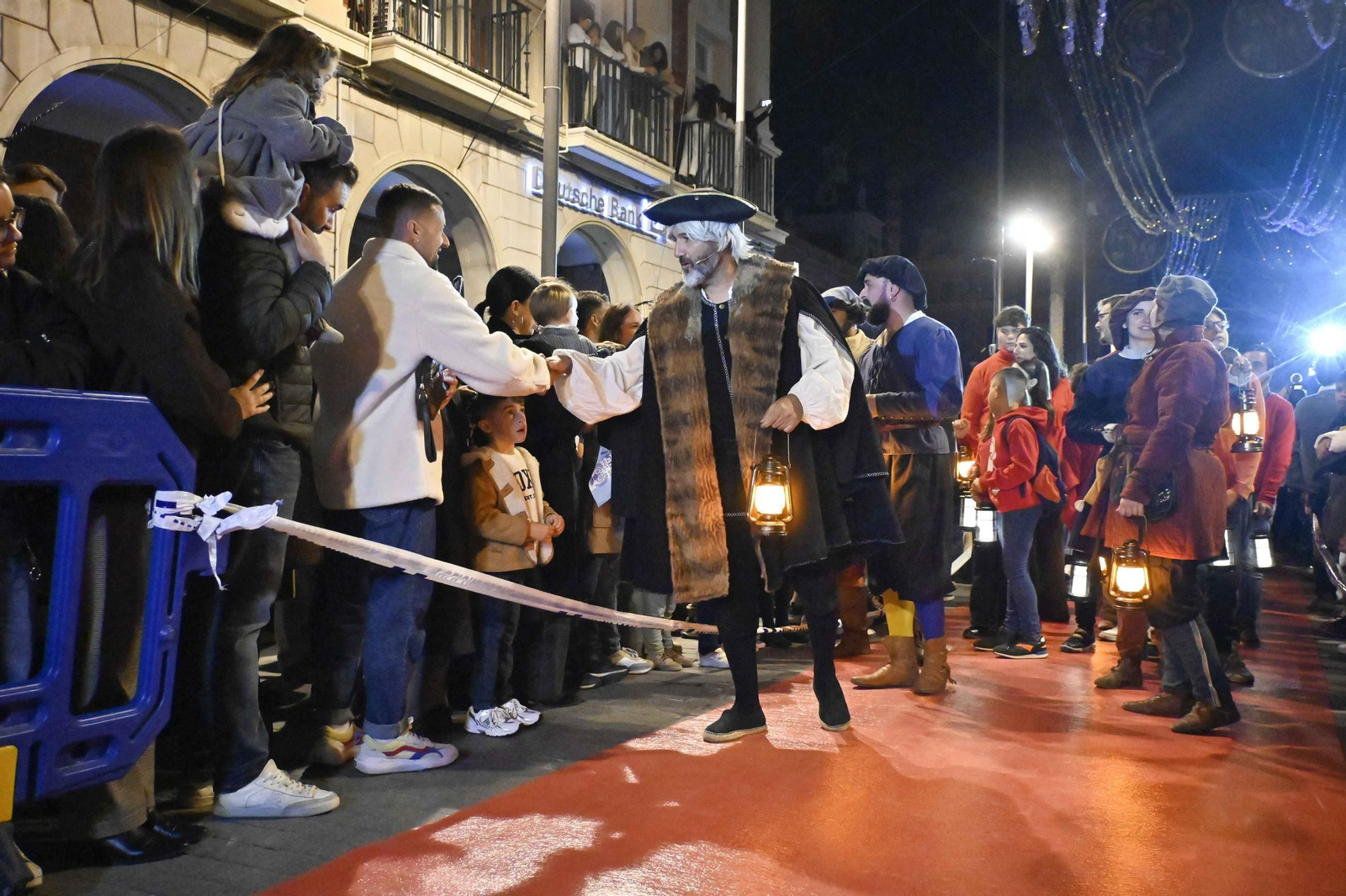 Las mejores imágenes del encendido del alumbrado 2025 en la Plaza de las Monjas