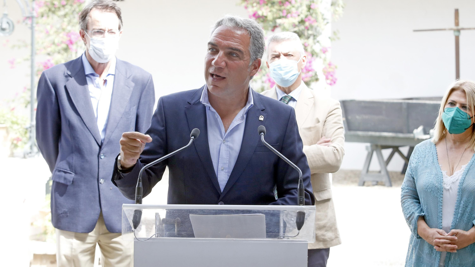 Elías Bendodo visita la viña de Pedro Ximenez de González Byass