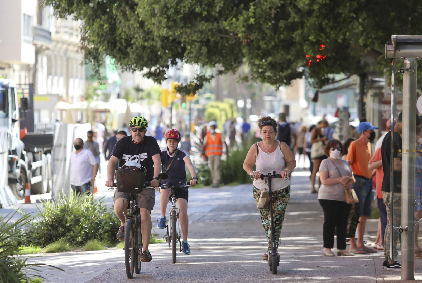 Carril bici en el lateral norte de la Alameda Principal.