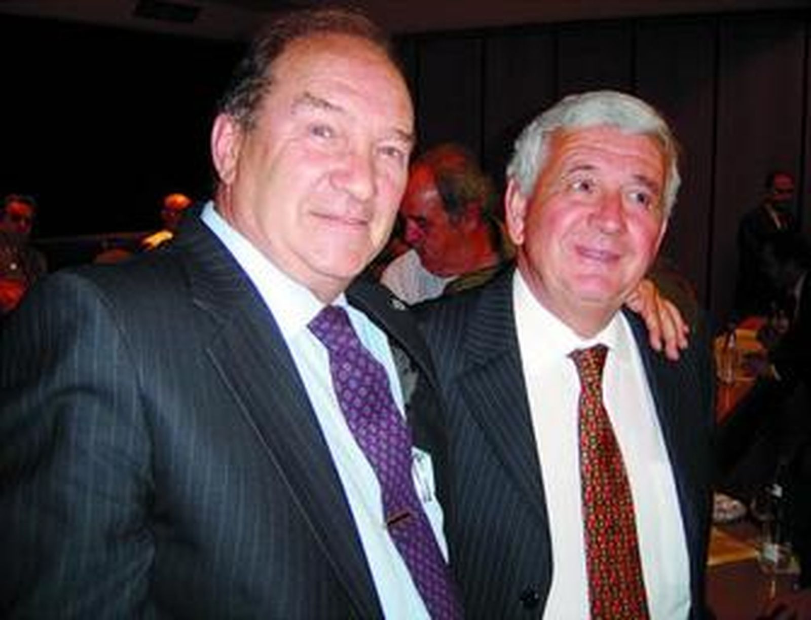 Salvador Vilches, a la izquierda, el día que fue nombrado presidente de Aehcos en mayo de 2006, junto a José Prieto.