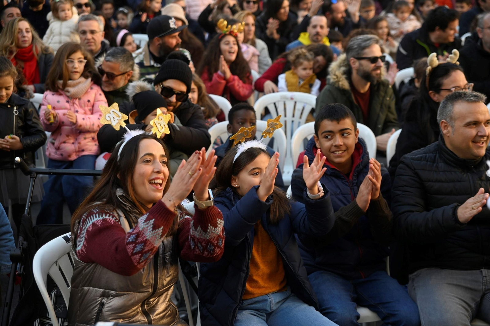 Los niños de Córdoba despiden 2024 con una fiesta infantil y campanadas en las Tendillas, en imágenes