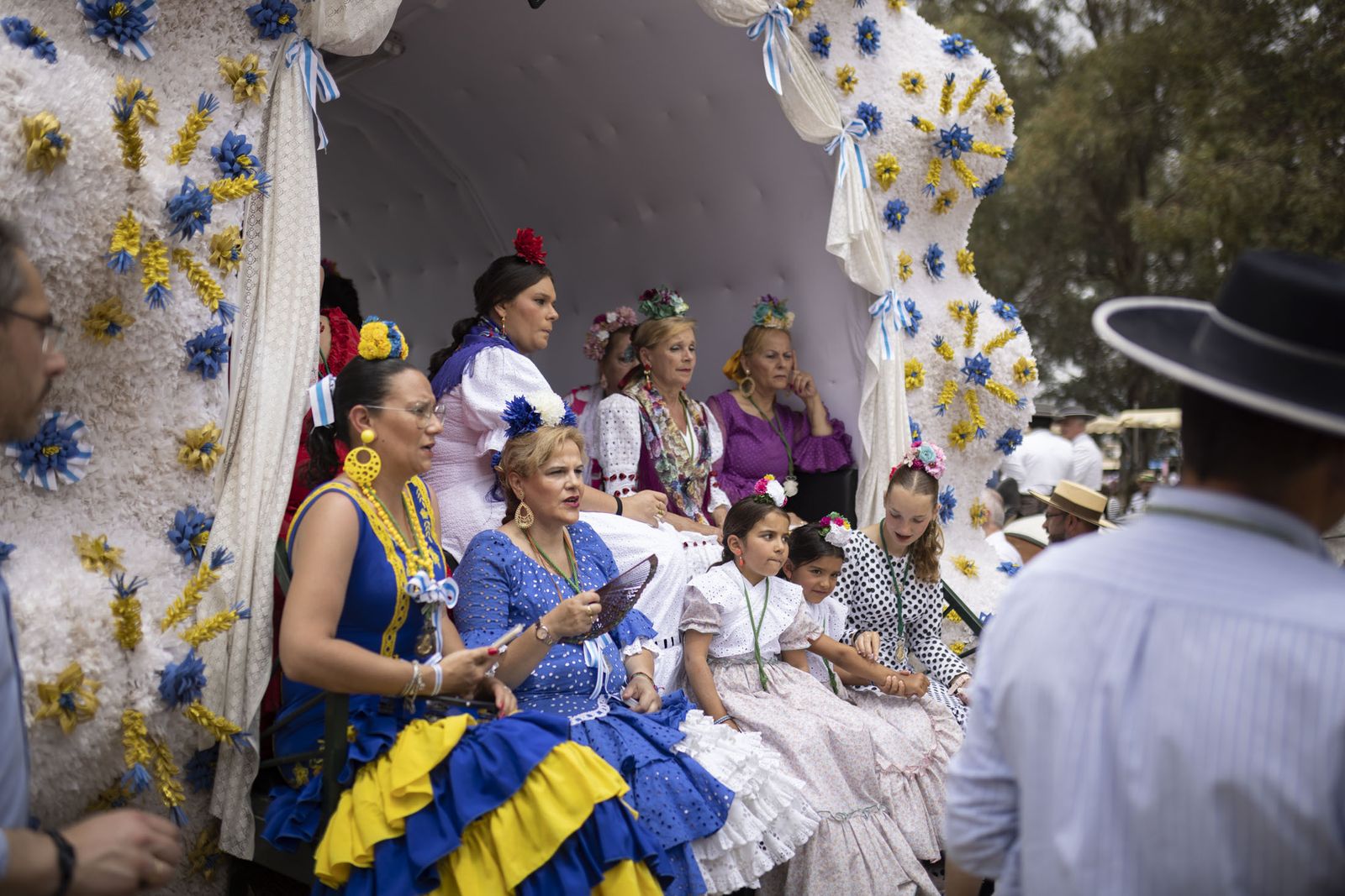 El Rocío 2023: Imágenes de ambiente en la aldea durante la presentación de las Hermandades