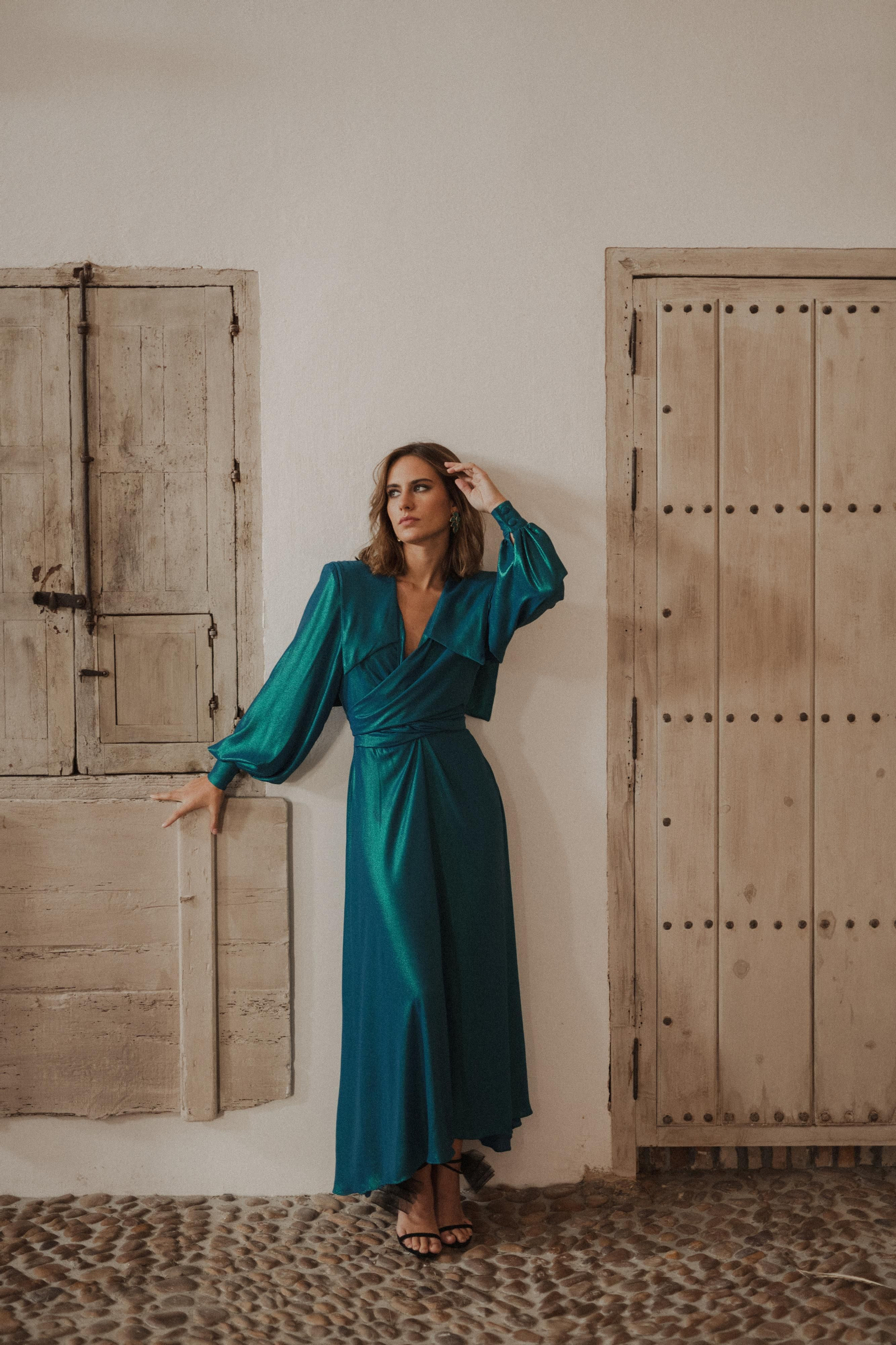 Vestido de seda de la firma Maiume para un look de Navidad