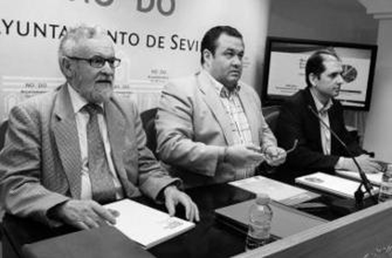 Jon Ander Sánchez, flanqueado por José Ramírez y Carlos Tafur.