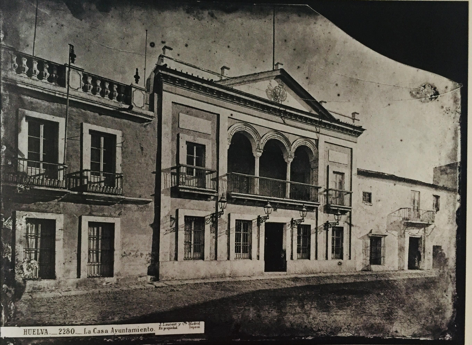 Fotografía del Ayuntamiento de Huelva hacia 1882.