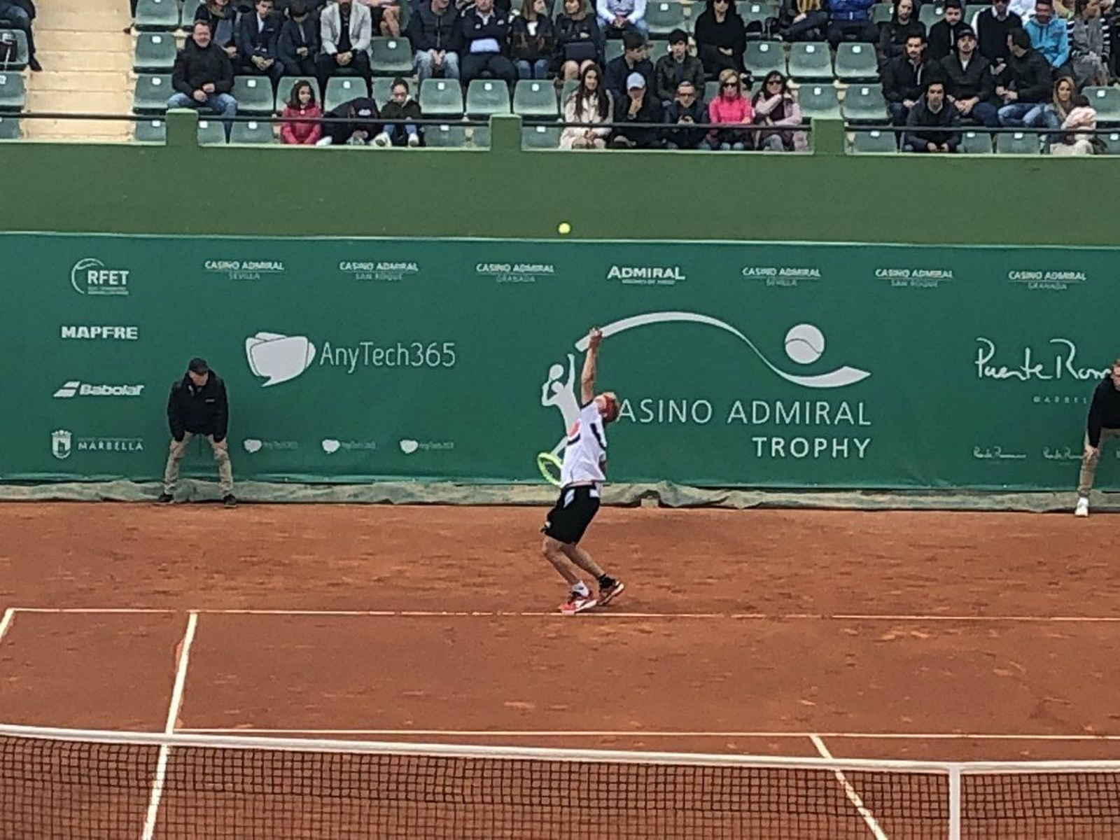 Alejandro Davidovich saca.