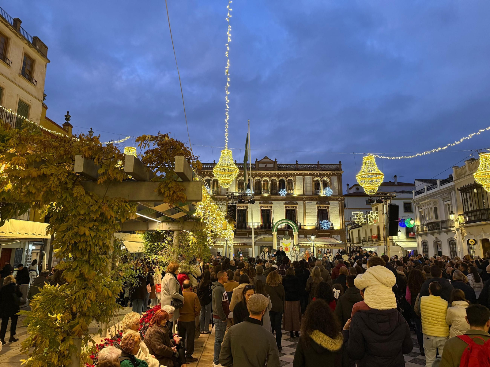 Asistencia a la zambomba flamenca celebrada en la plaza del Socorro.
