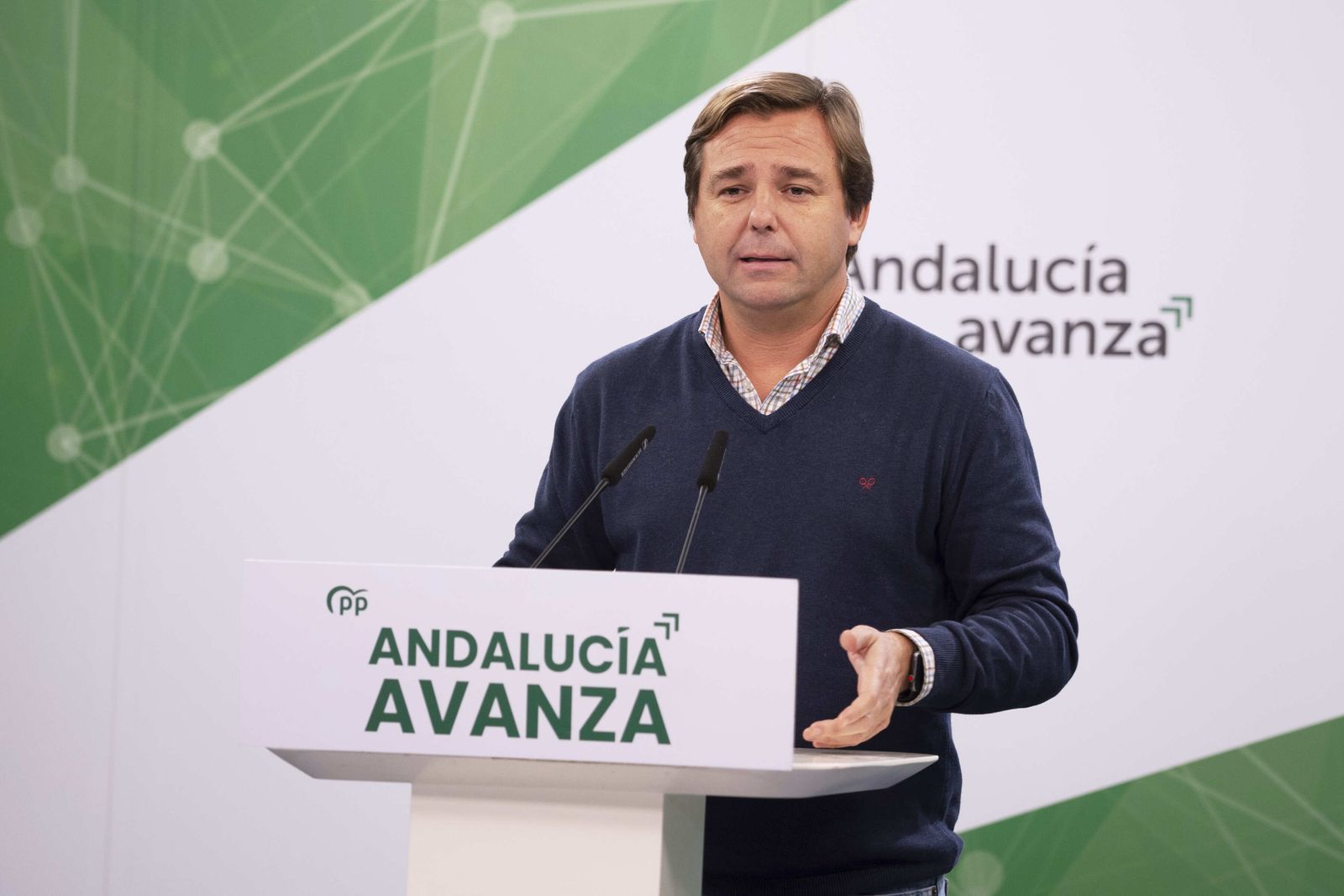 El secretario general del PP en Andalucía, Antonio Repullo en la sede del partido en Sevilla.