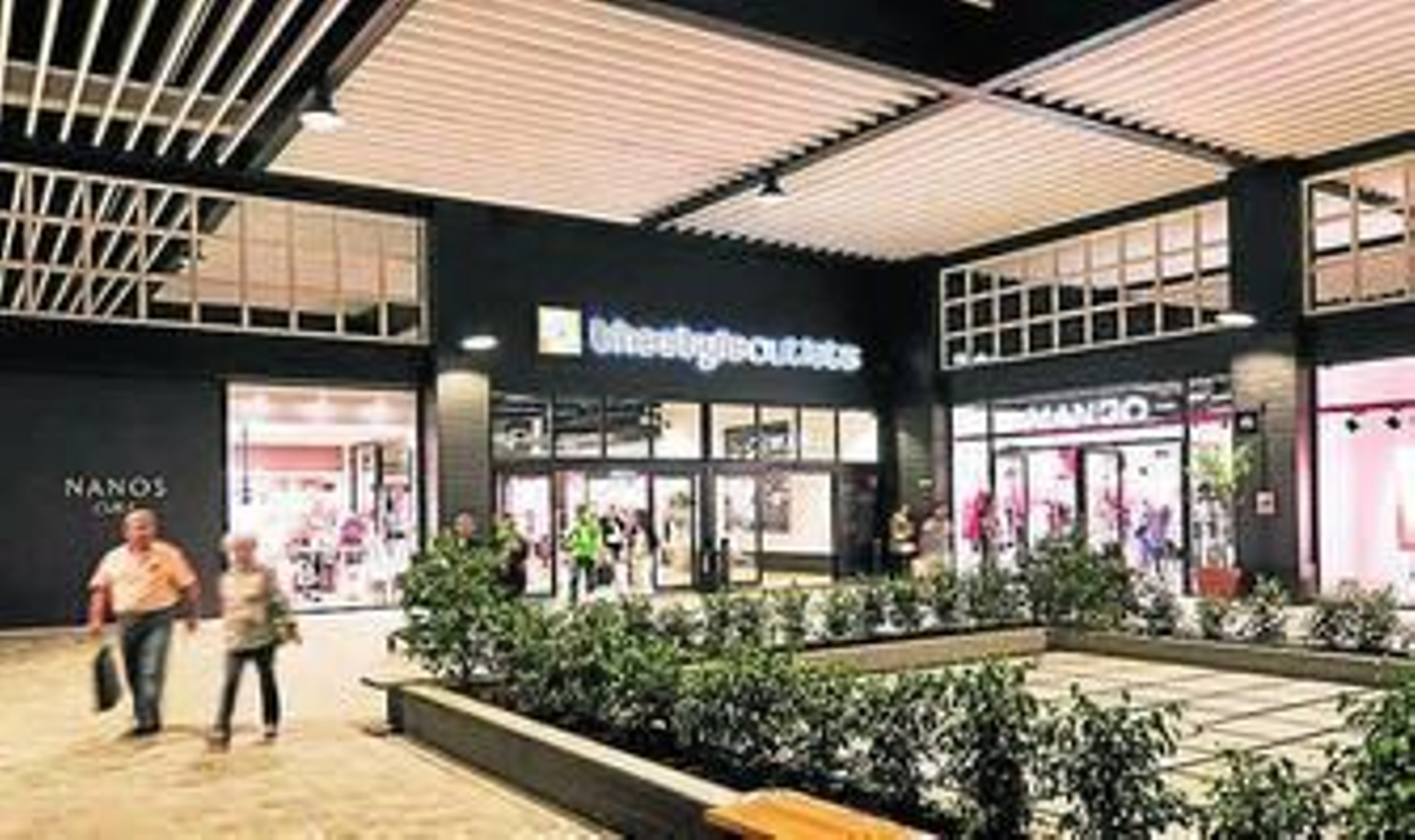 Uno de los espacios del centro comercial, cercano al aeropuerto.