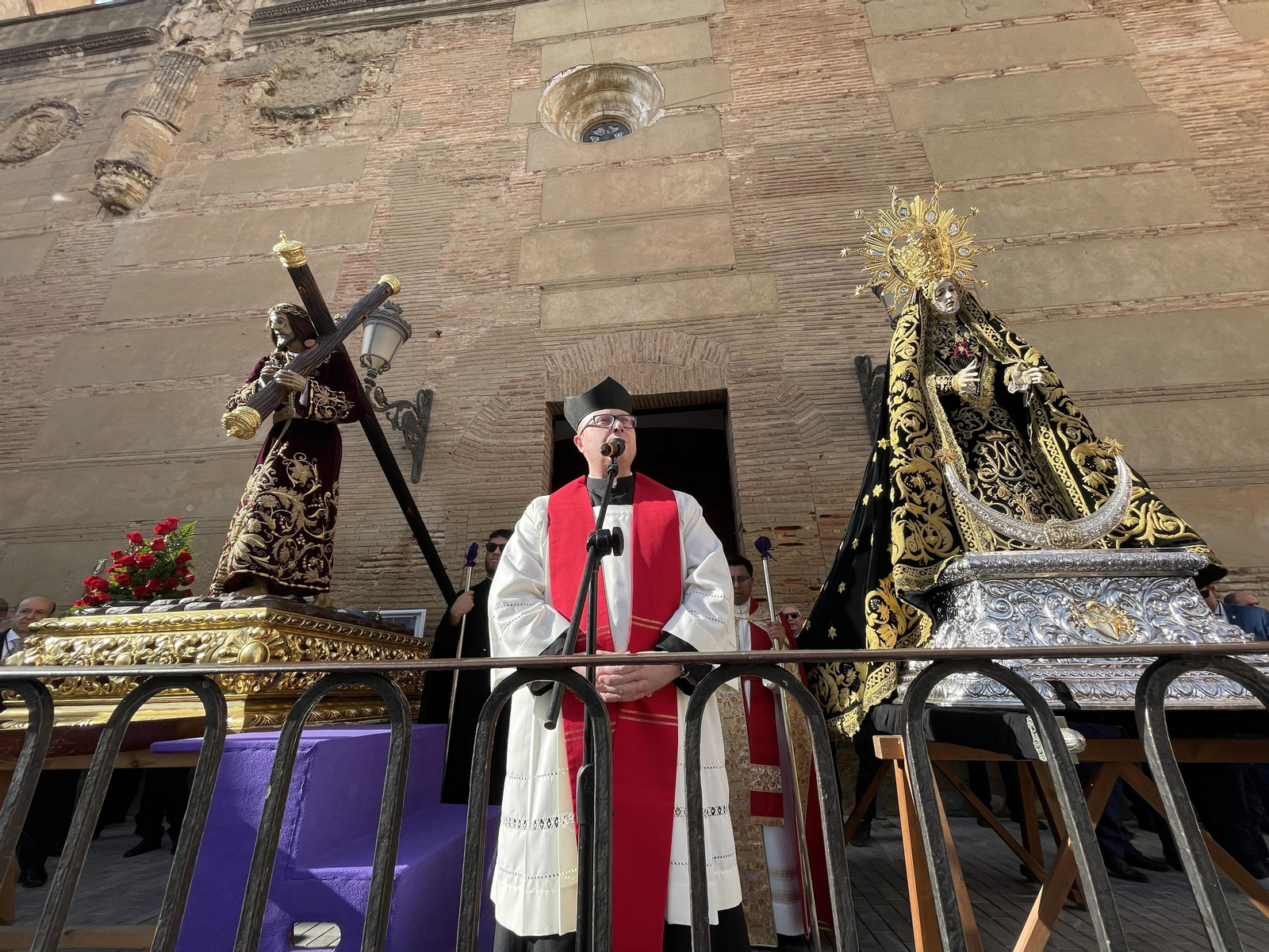 Las imágenes de la Subida de Jesús y la procesión del Viernes Santo por la mañana en Vera