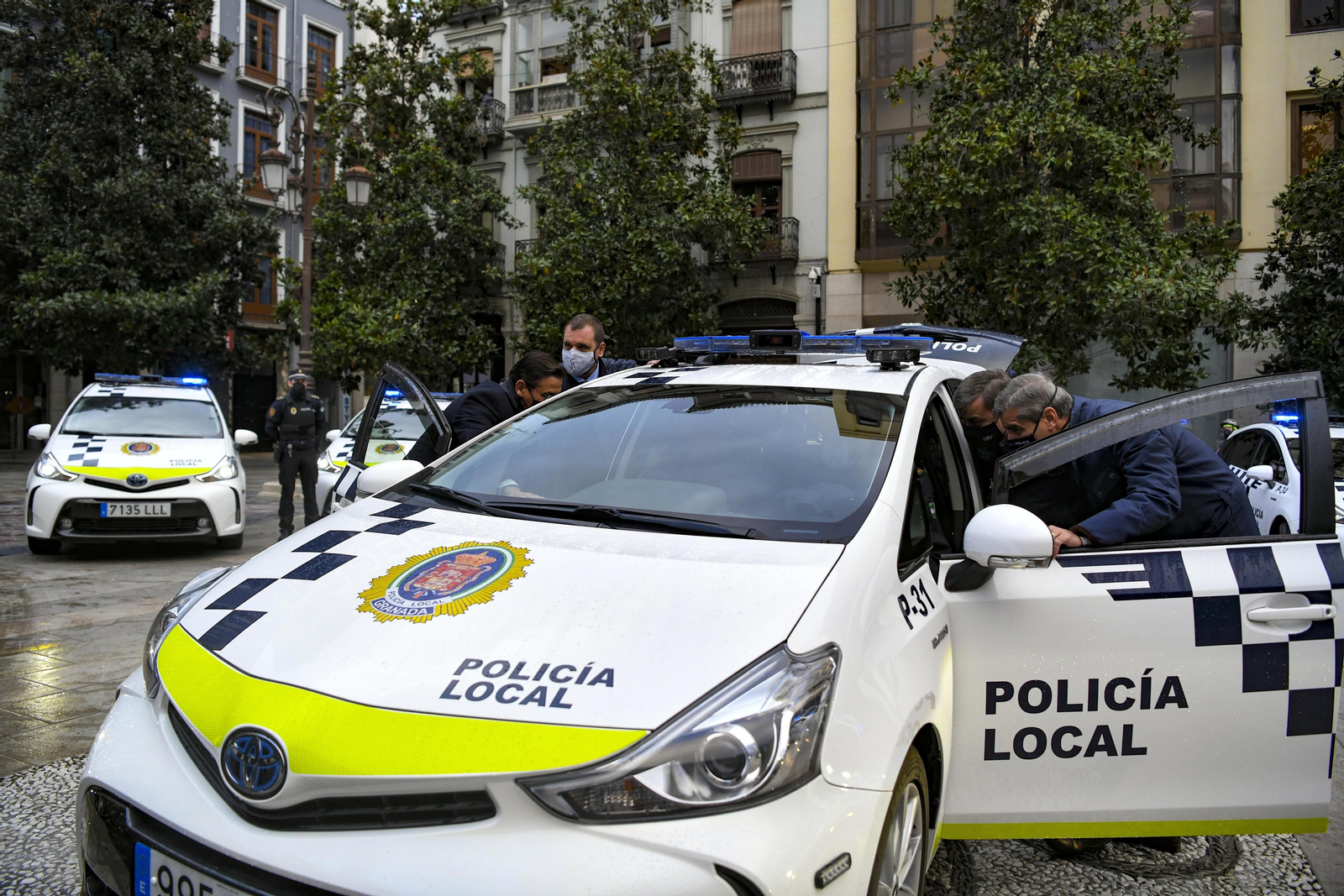Fotos: los nuevos coches de la Policía Local de Granada, con desfibrilador