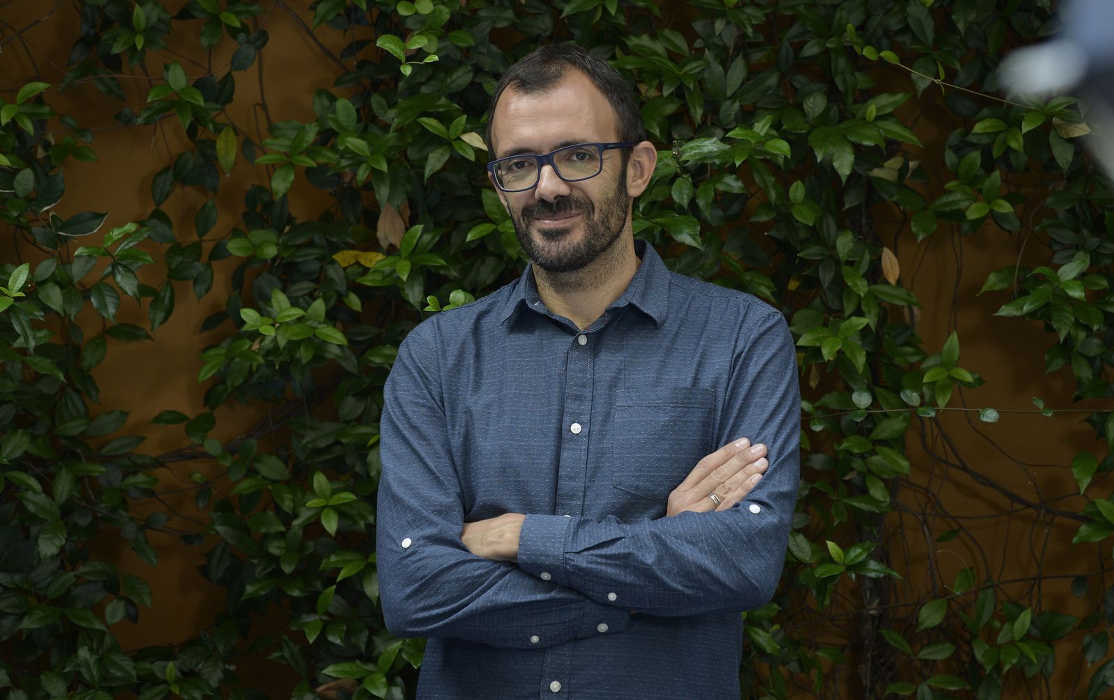 El escritor Isaac Rosa, premio Biblioteca Breve 2022.