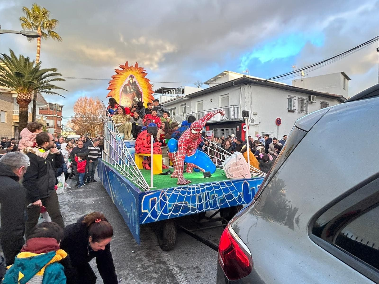 Spiderman acompañó a los Reyes Magos en Alhendín