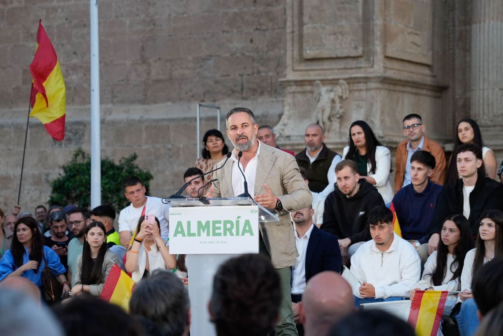Las imágenes del acto público de Vox con Santiago Abascal en Almería