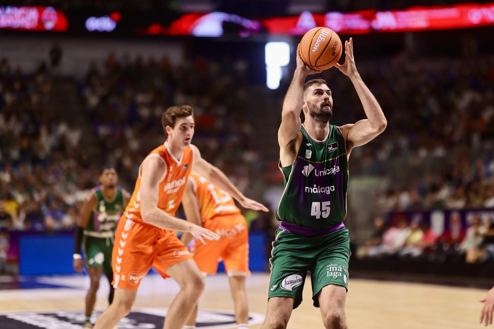 El Unicaja - Valencia Basket de la Supercopa, en fotos
