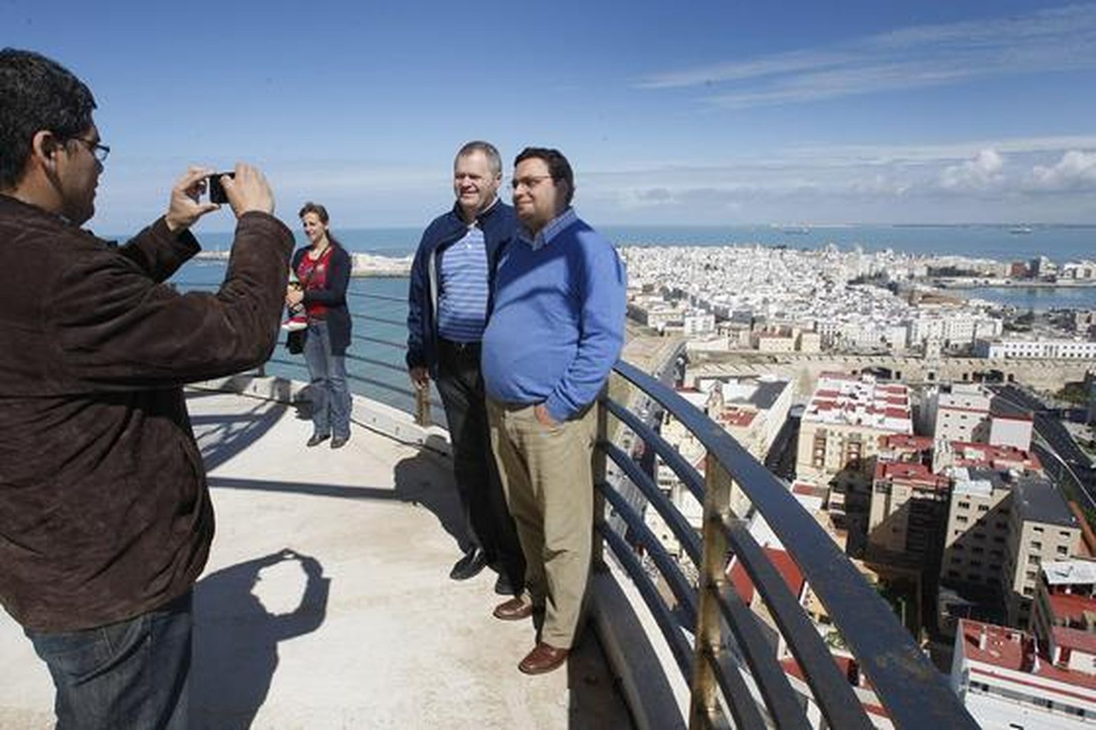 Una visita a lo alto del Pirulí ofrece una singular vista Cádiz. 

Foto: Jose Braza