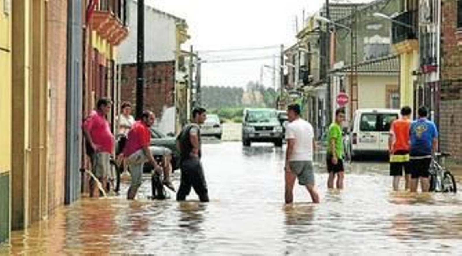 La calle Giralda de la Colonia fue una de las más afectadas por la lluvia.