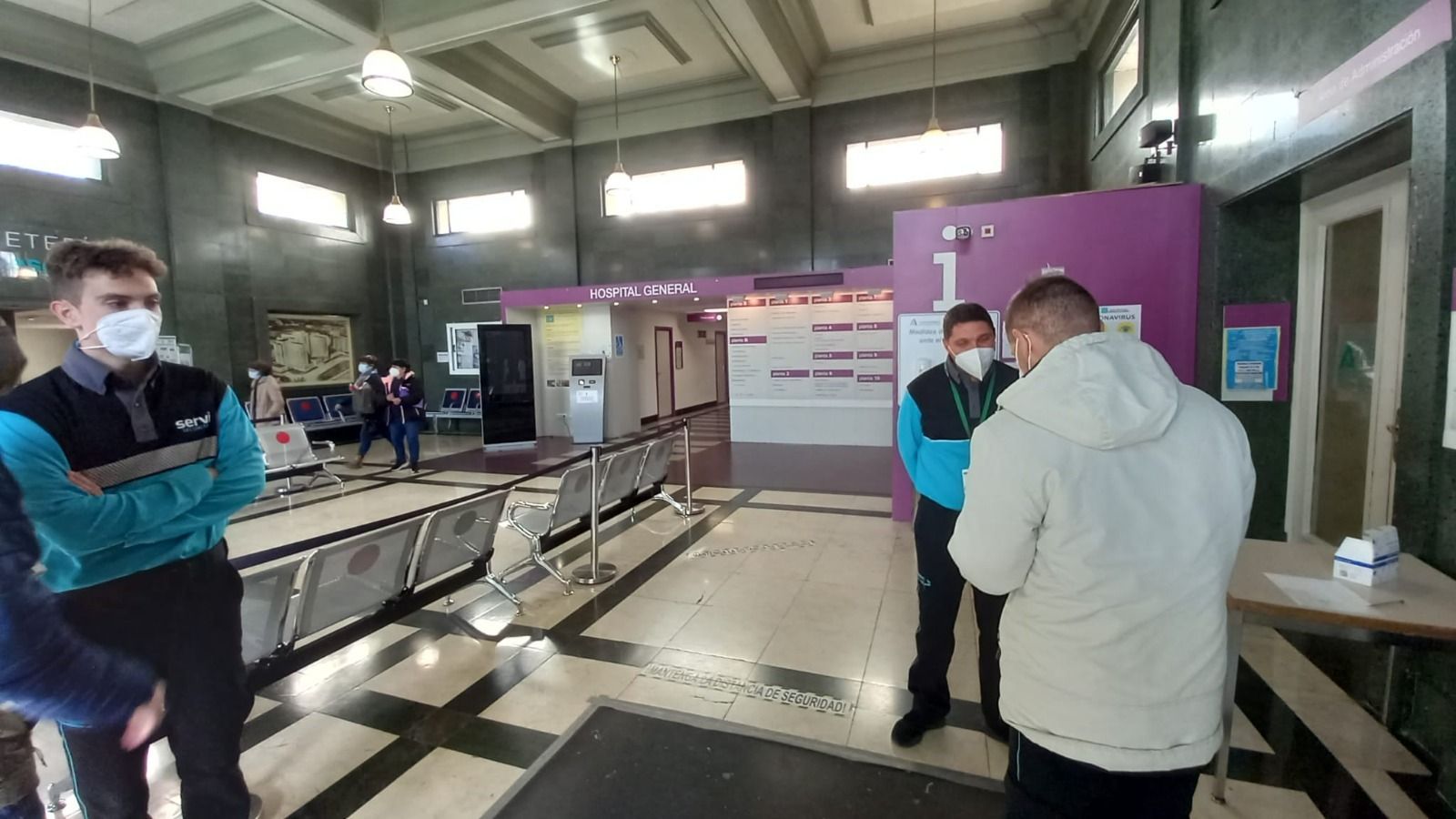 Control de acceso al Hospital Virgen de las Nieves.