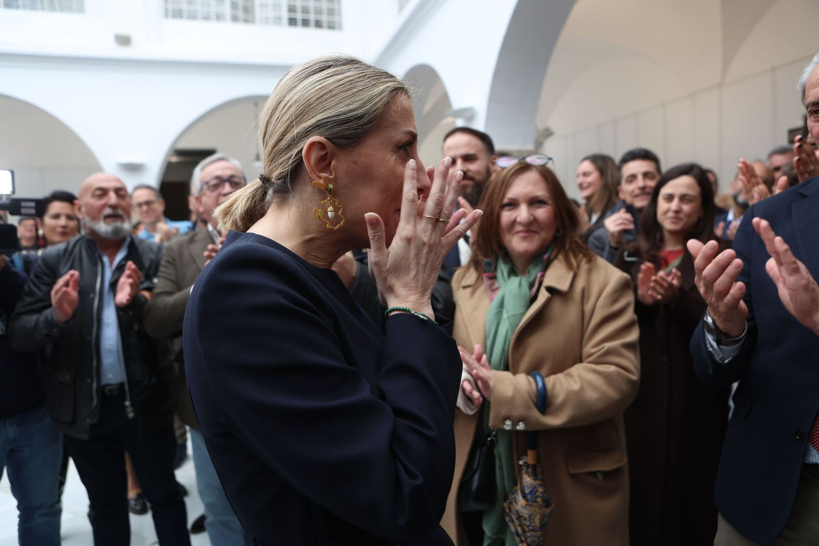 La presidenta en funciones de Extremadura, María Guardiola, en la asamblea extremeña después de la segunda votación de investidura.