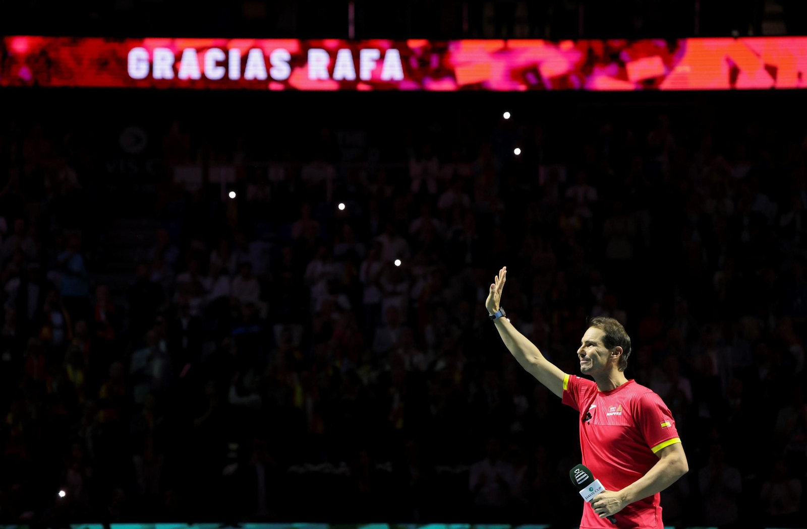 Rafa Nadal se despide en el homenaje que le tributaron en el Martín Carpena.