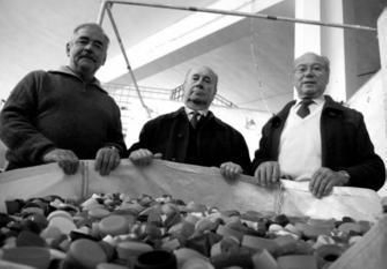 De izquierda a derecha, José Luis Oncala, José María Barea (presidente), y Luis Martín, todos del club.