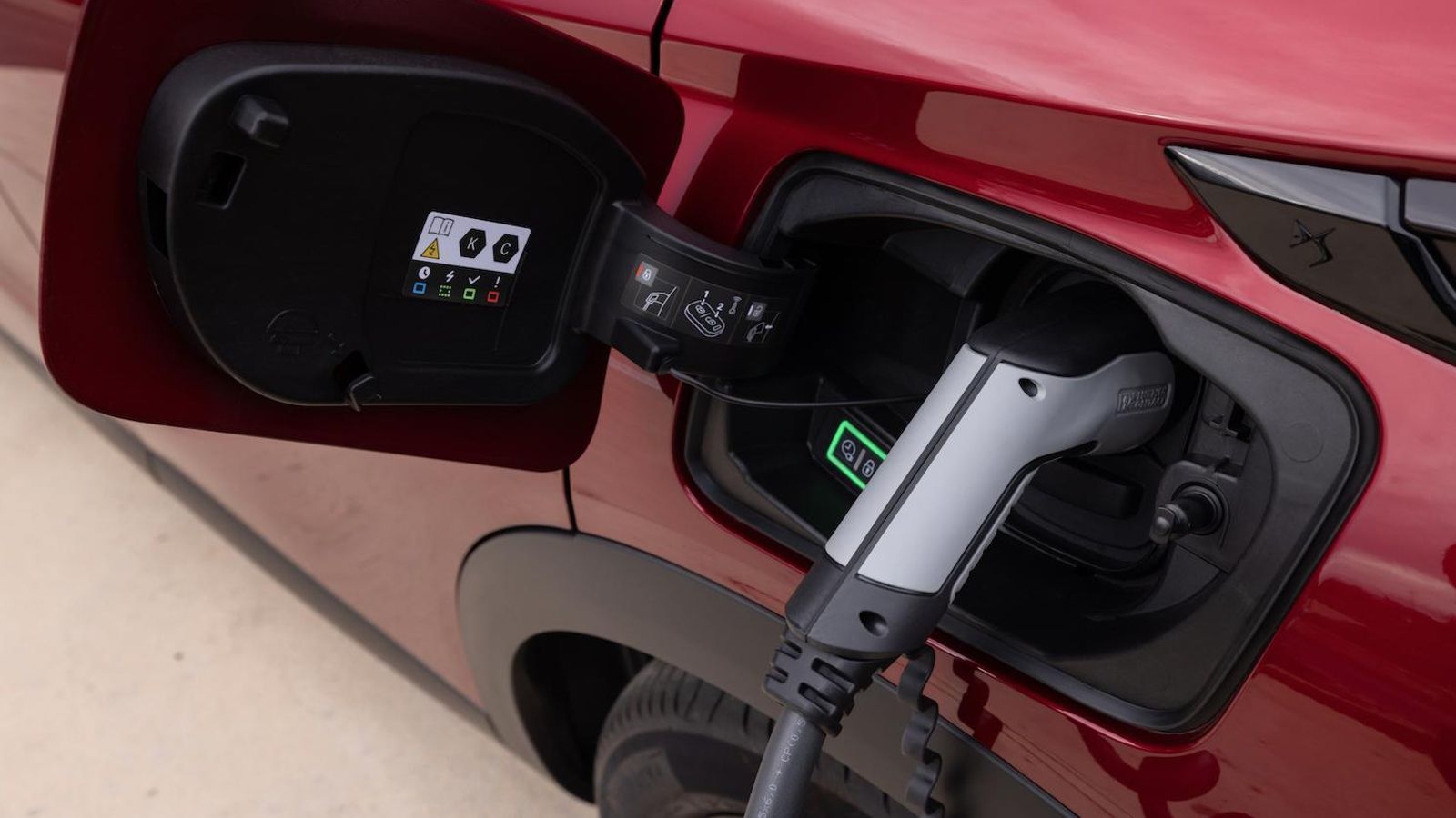 Tanto el motor eléctrico como las baterías que estrenan el DS 3 se irán incorporando a otros modelos de las diferentes marcas de Stellantis.