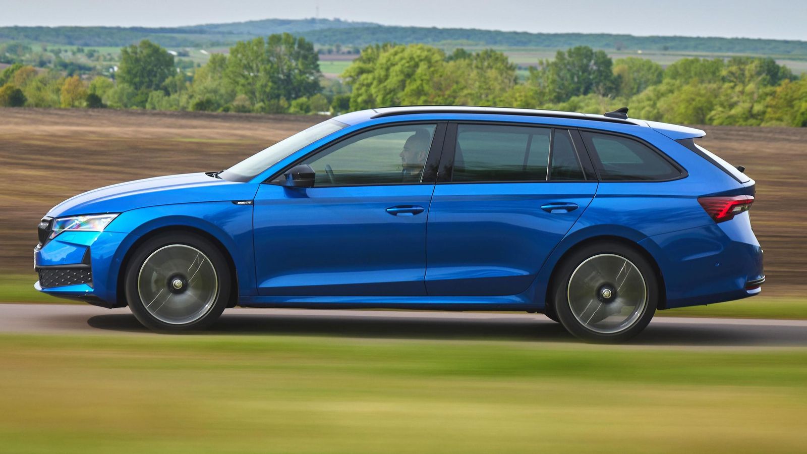 Las dos carrocerías del Octavia, Limo y Combi, pueden tener el motor de 204 CV y la tracción total, y su adopción supone contar con una suspensión trasera semejante a la del RS.