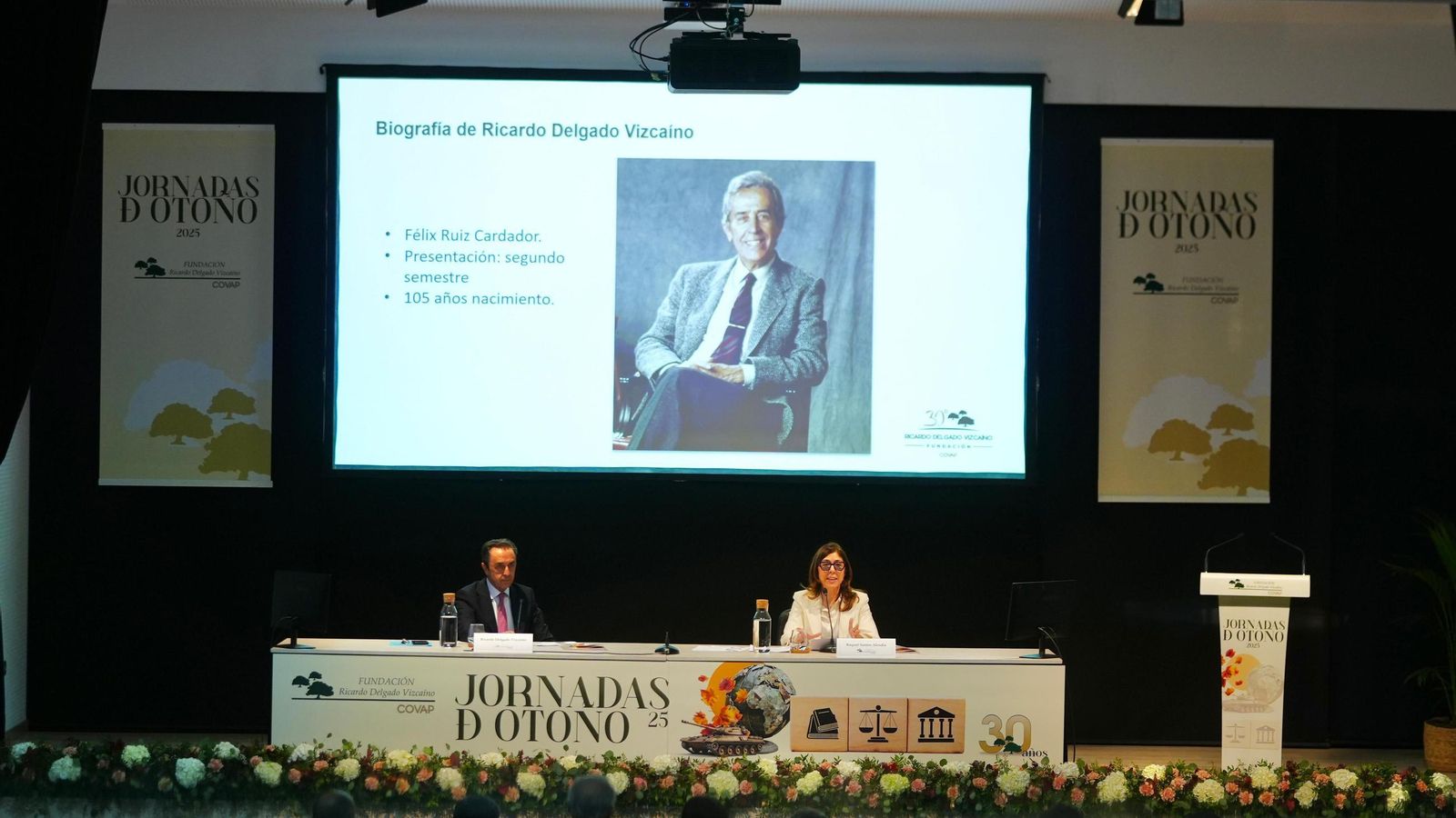 Ricardo Delgado Vizcaíno y Raquel Santos Alcudia presentan los actos por el 30 aniversario de la Fundación.