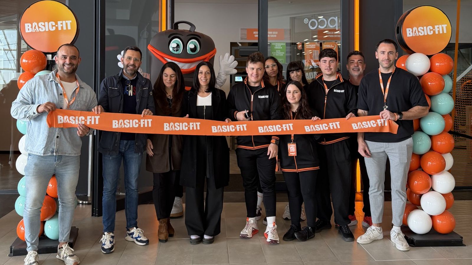 Basic-Fit abre un nuevo gimnasio en el centro comercial Gran Sur de La ...