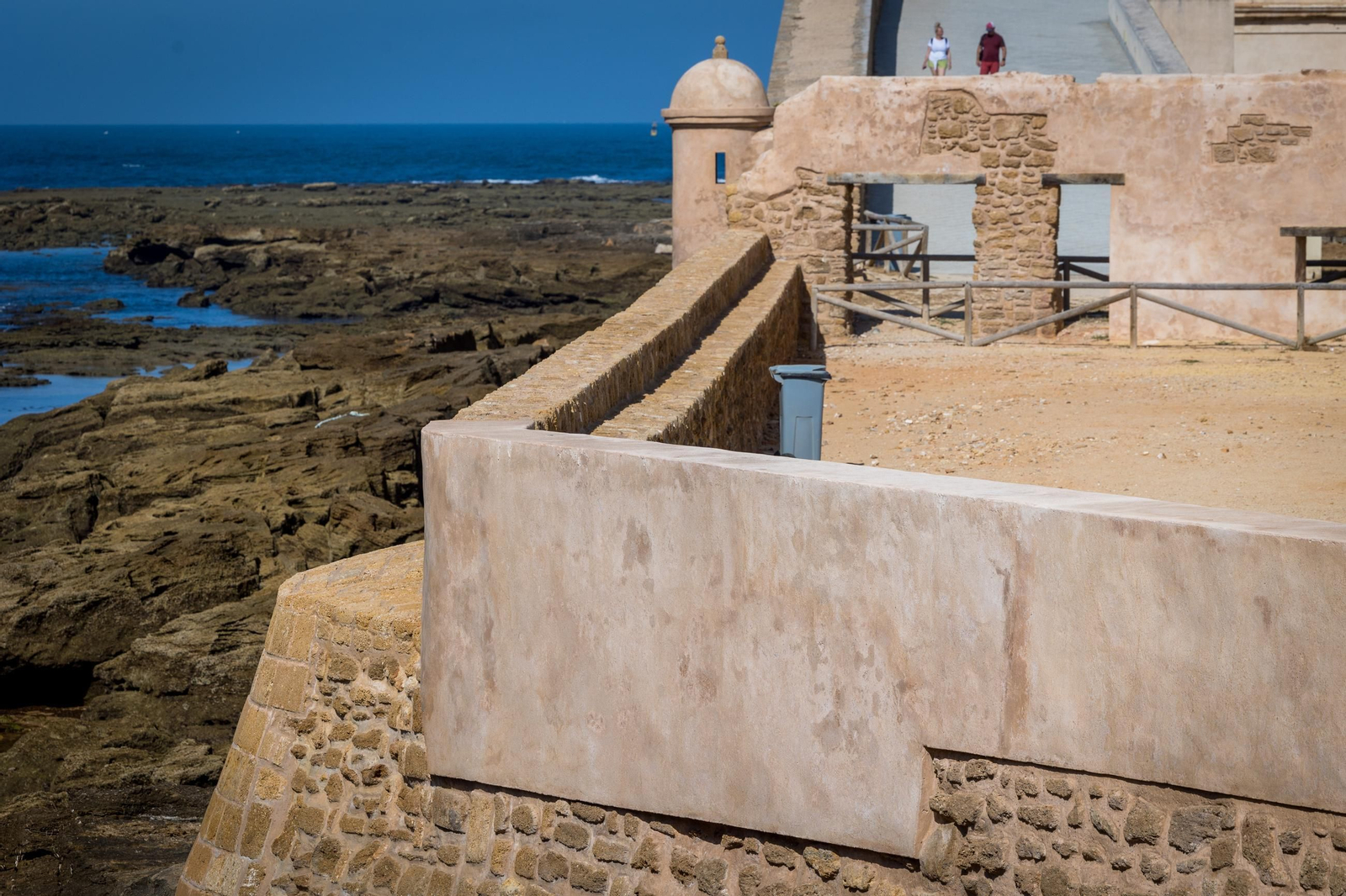 Imágenes del estado del castillo de San Sebastián de Cádiz