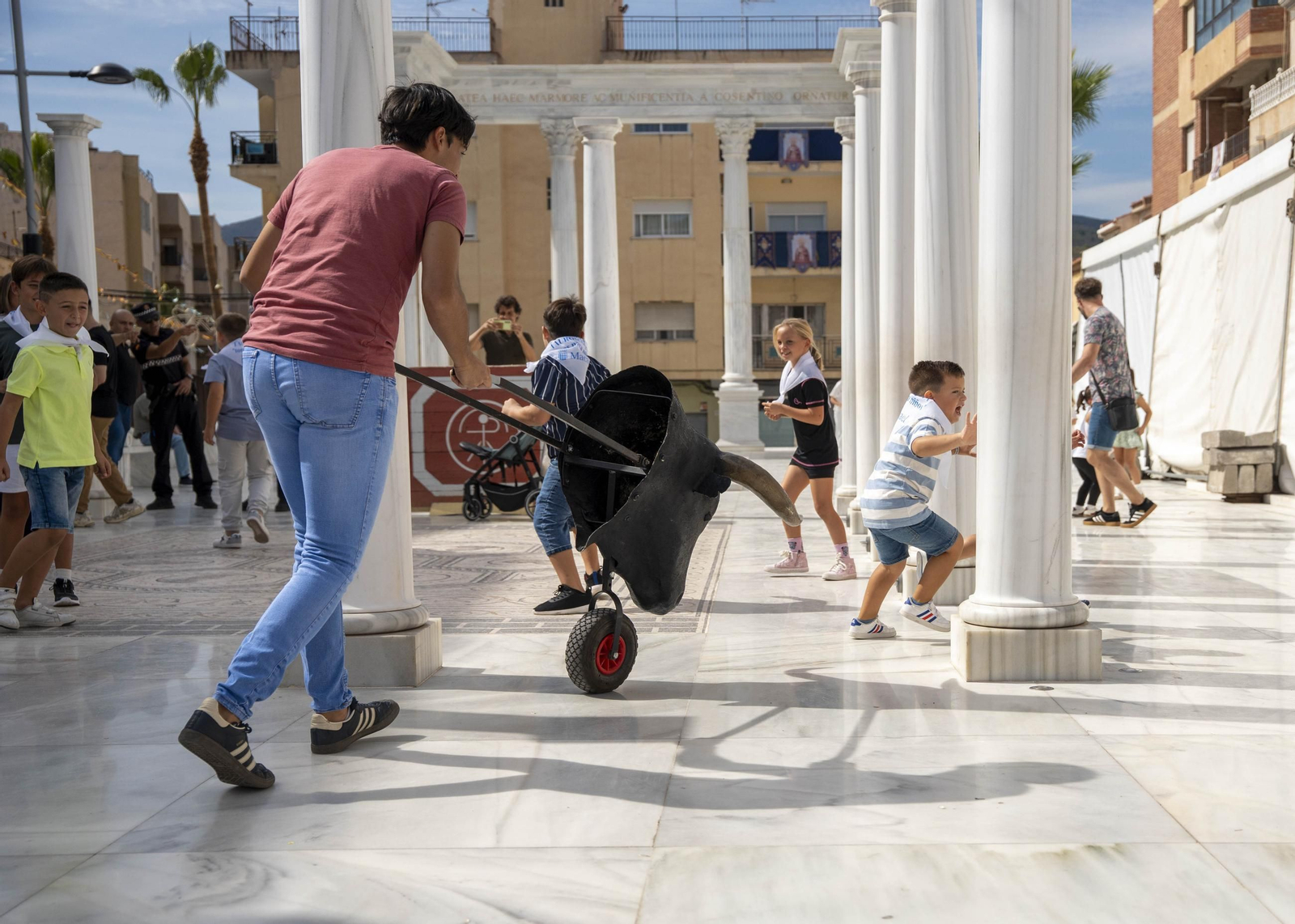 Las imágenes del taller de toros para niños y toro mecánico en Macael