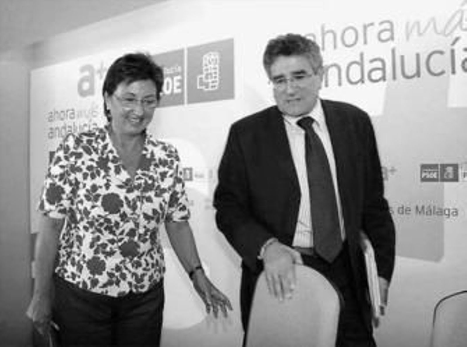 Luis Pizarro, secretario de Organización del PSOE-A, junto a Marisa Bustinduy.