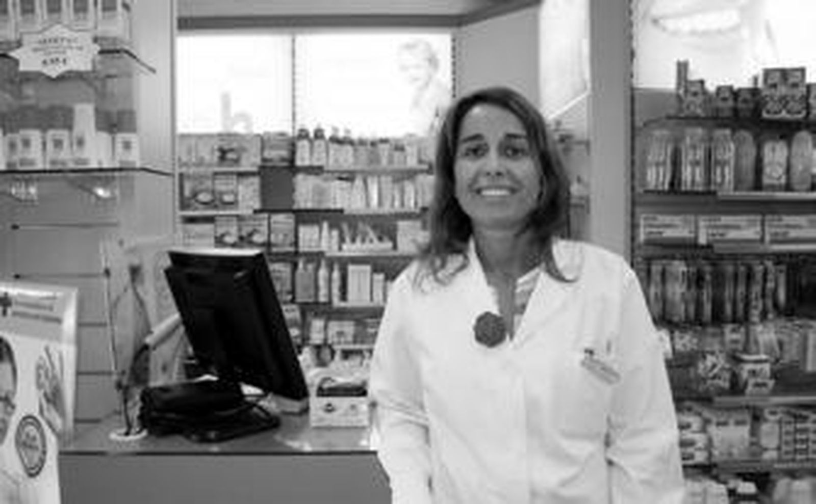 Rocío Aumesquet hace unos días en la farmacia familiar situada en el parque de la Plata.