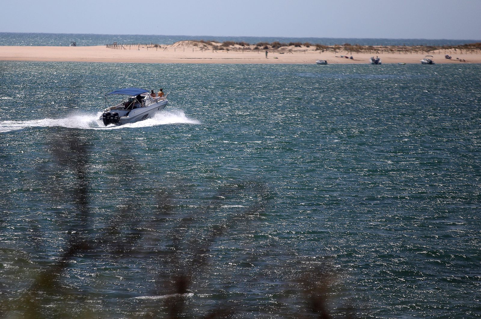 Imágenes de ambiente en la playa en la tarde del sábado