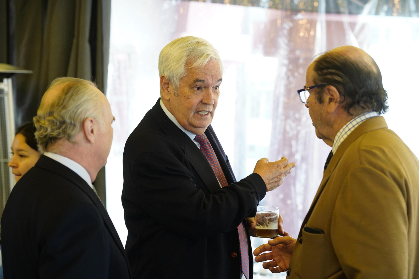 Homenaje a Luis Isasi en la berza navideña de los Jerezanos de la Diáspora Homenaje a Luis Isasi en la berza navideña de los Jerezanos de la Diáspora
