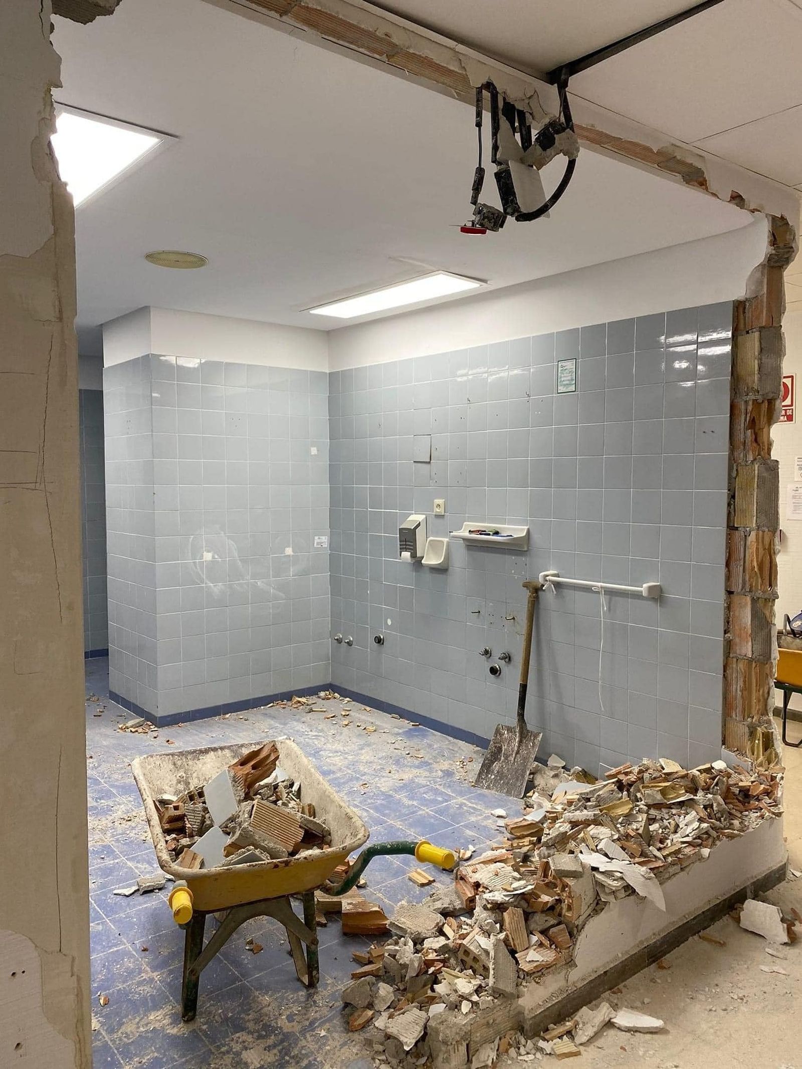 Comienzan las obras de remodelación de la UCI del Hospital de Motril