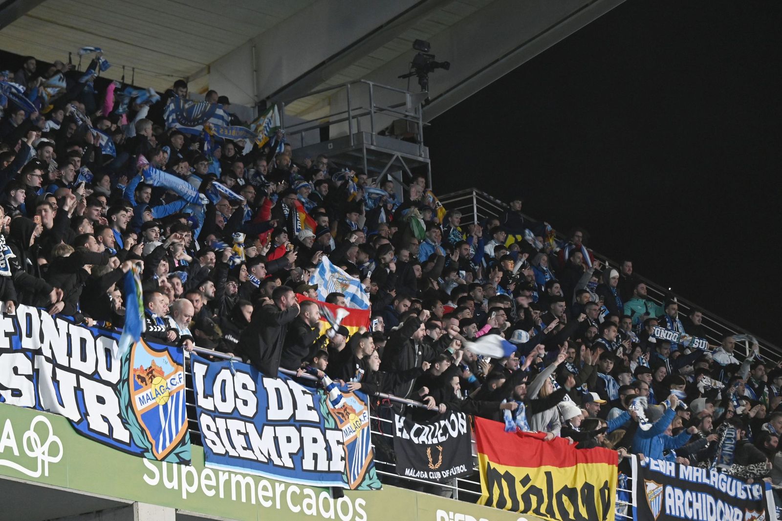 Las fotos del espectacular ambiente en El Arcángel en el derbi andaluz entre Córdoba CF y Málaga