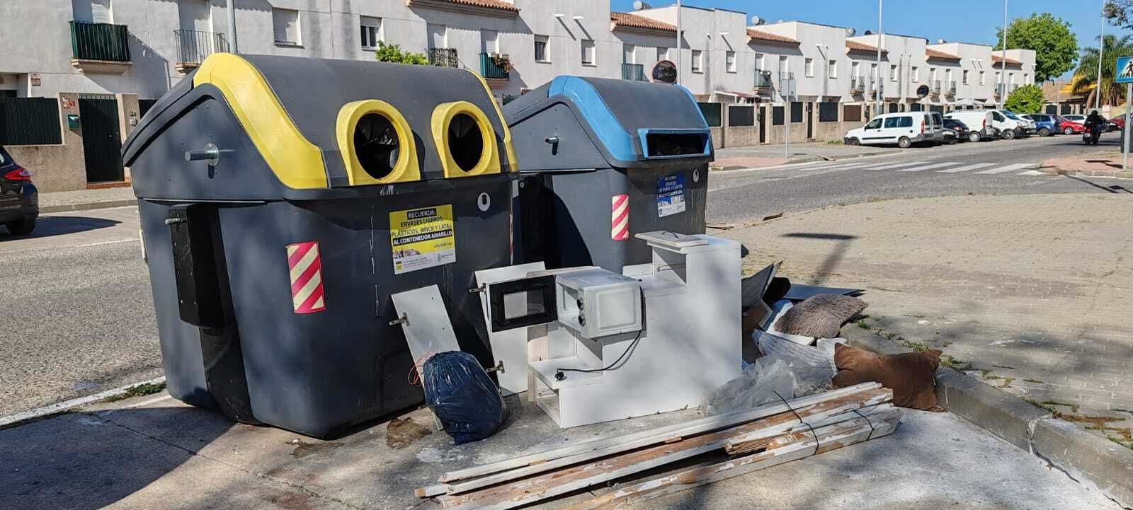 La zona sur de Jerez: ¿un campo de basura y malas hierbas?
