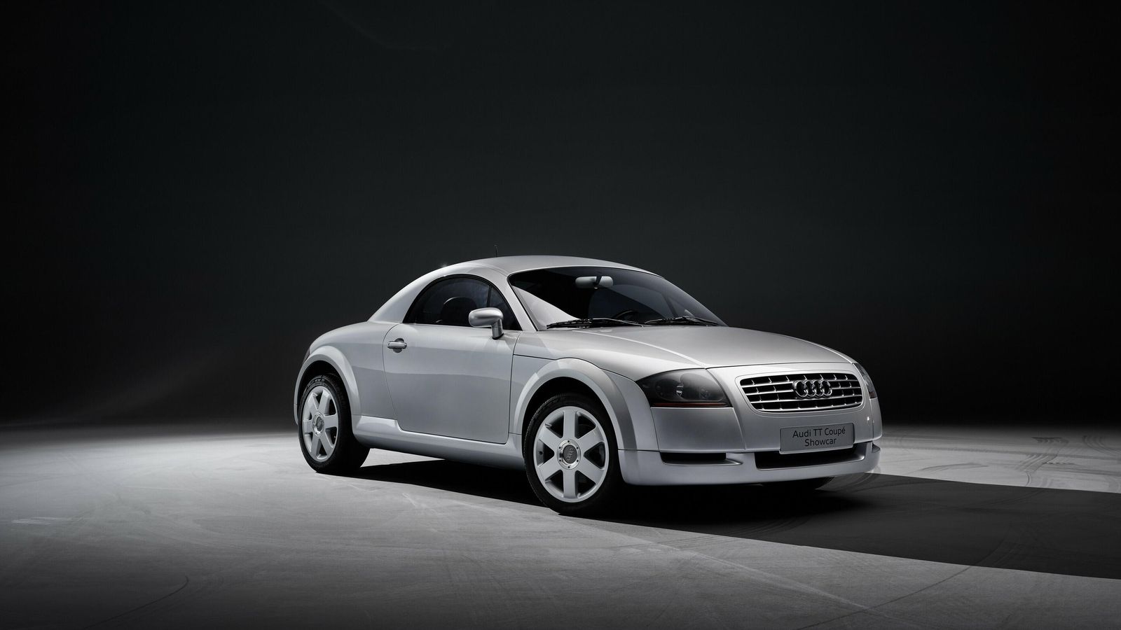 Con el concept-car mostrado en el IAA Audi proponía un deportivo purista que tuvo una acogida extraordinaria.