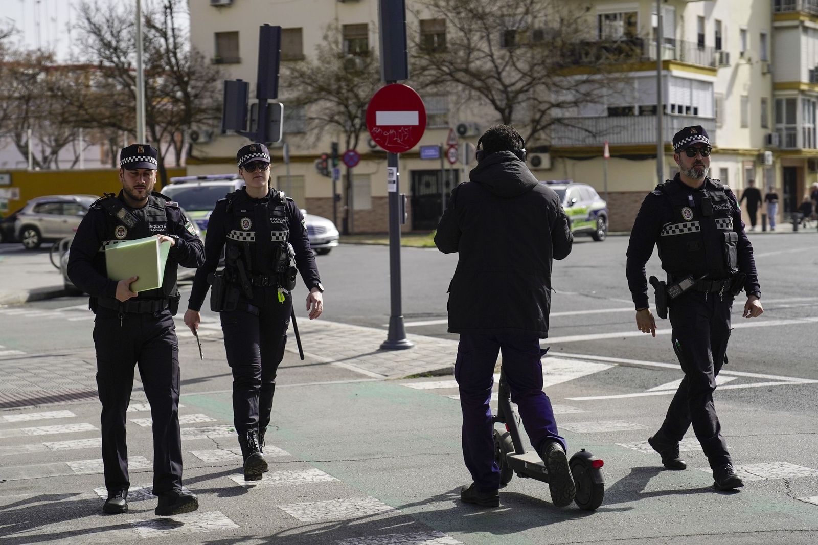 Primer día de multas a los patinetes de Sevilla, en imágenes