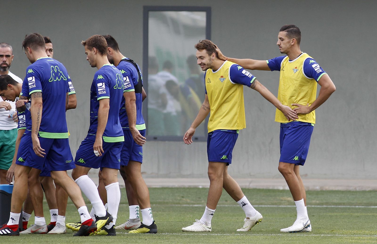Feddal bromea con Loren en el entrenamiento matinal de ayer.