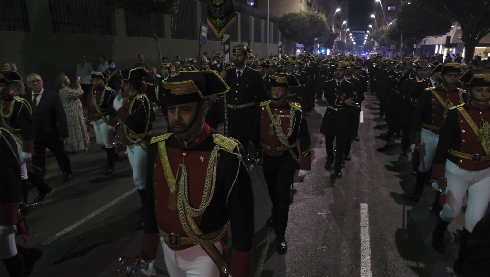 Imágenes de La Magna por las calles de Almería