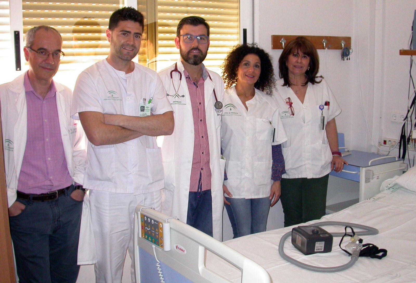 Francisco Campos, Luis Fajardo, Juan Santos, Silvia Ruiz, y Rosario del Valle, en el Hospital de Valme.
