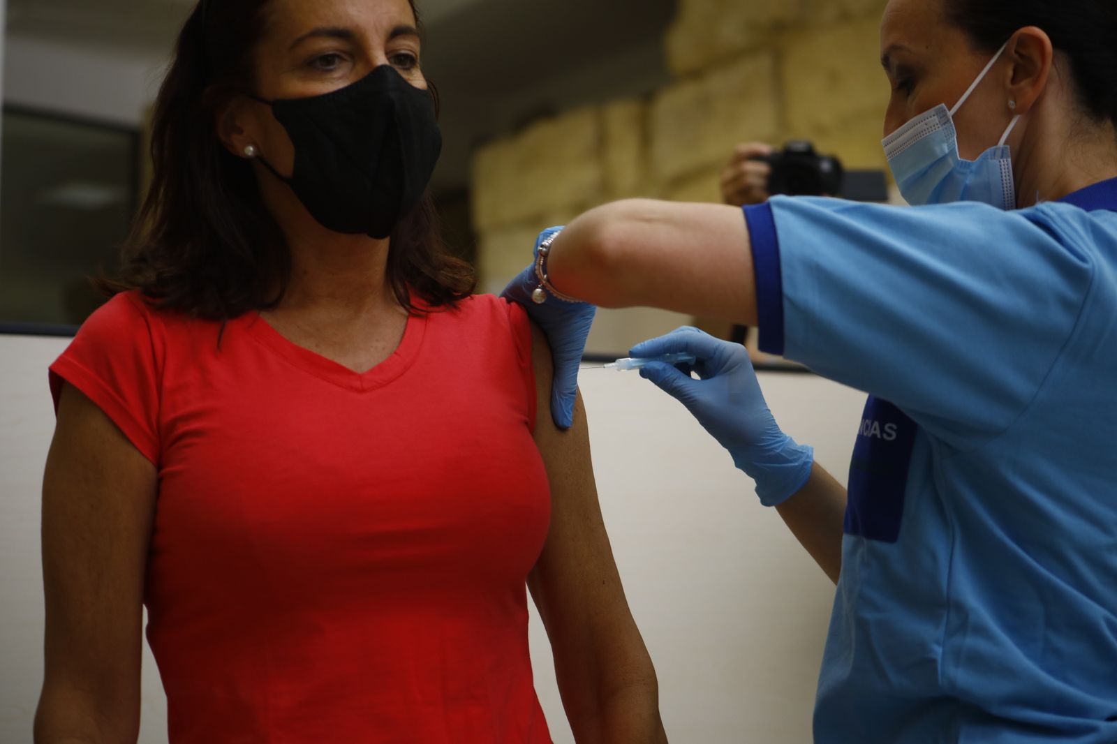 La vacunación contra el coronavirus en el Ayuntamiento de Córdoba, en imágenes