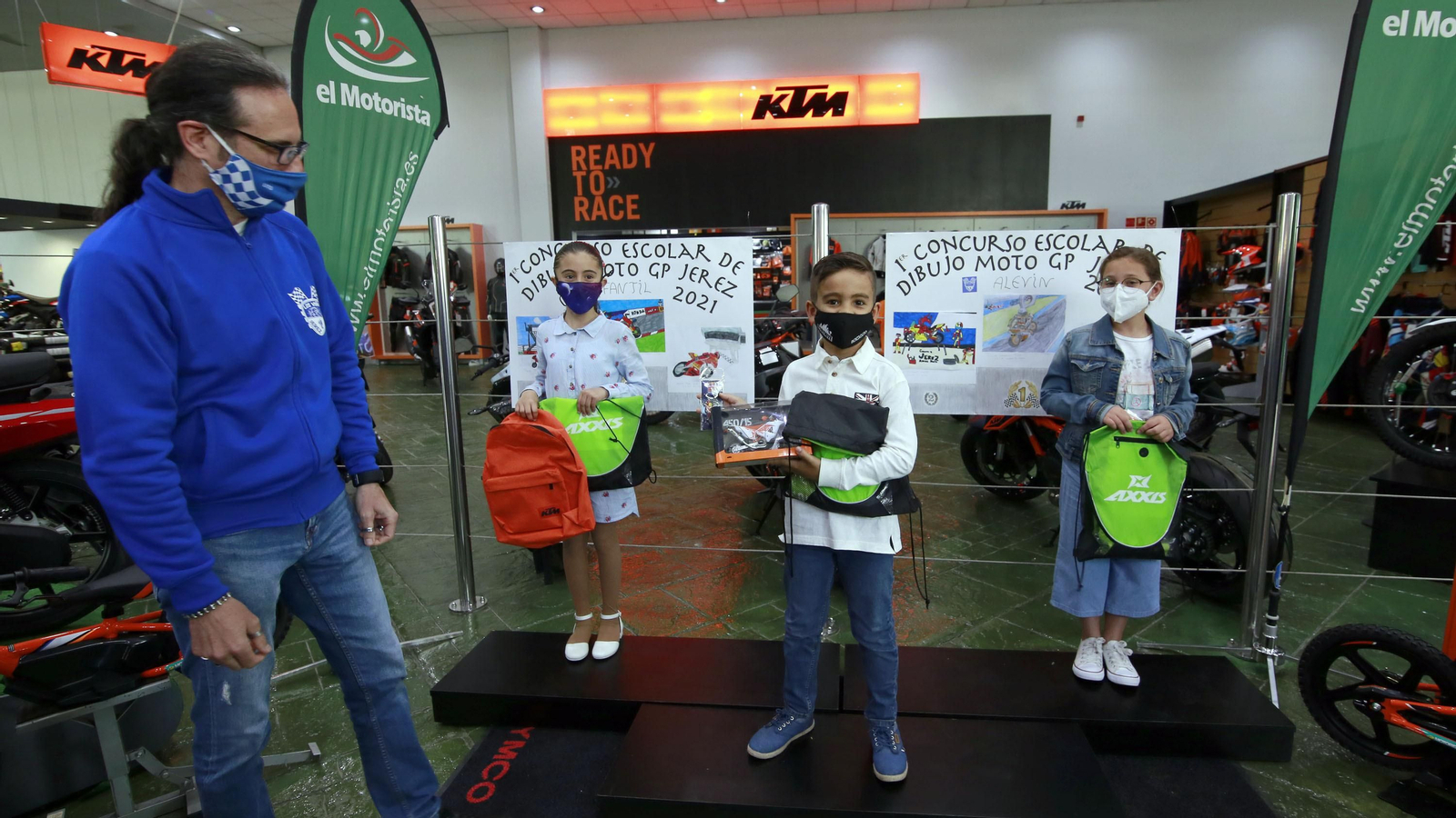 Entrega de premios en El Motorista del Concurso de Dibujo Escolar MotoGP.