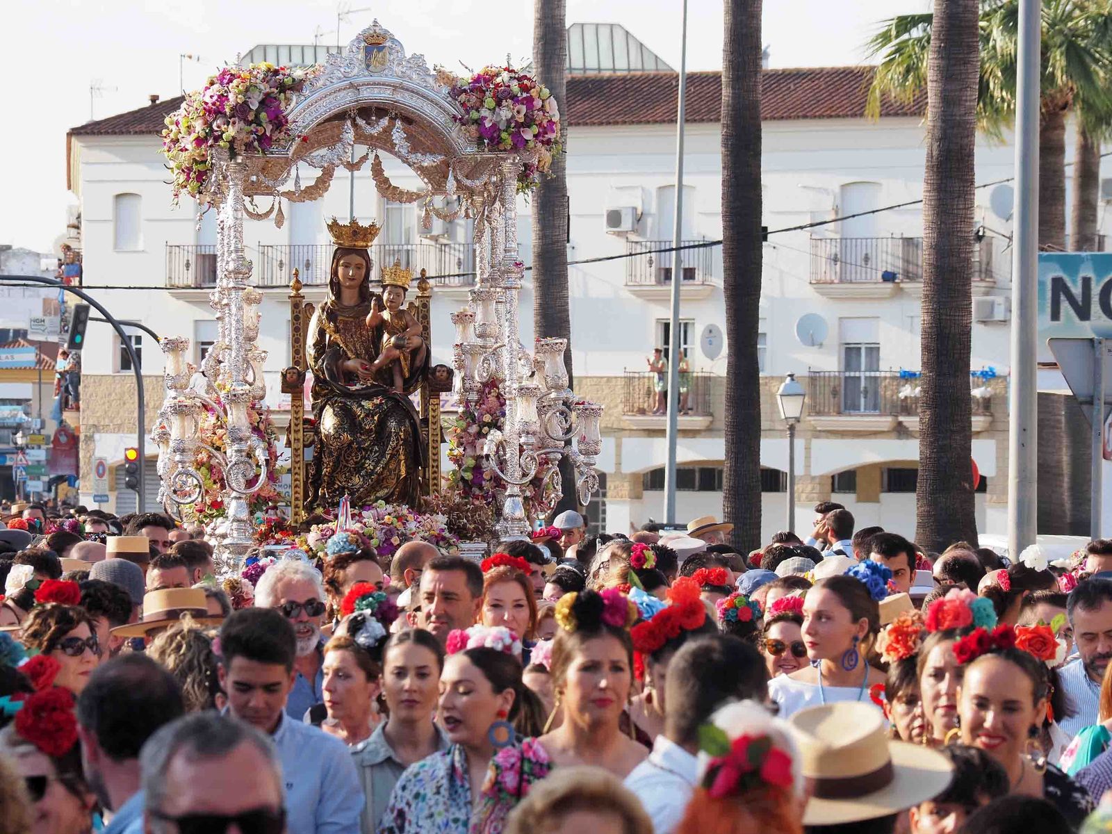 Las imágenes de la procesión de la Virgen de la Bella por las calles de Lepe en 2022