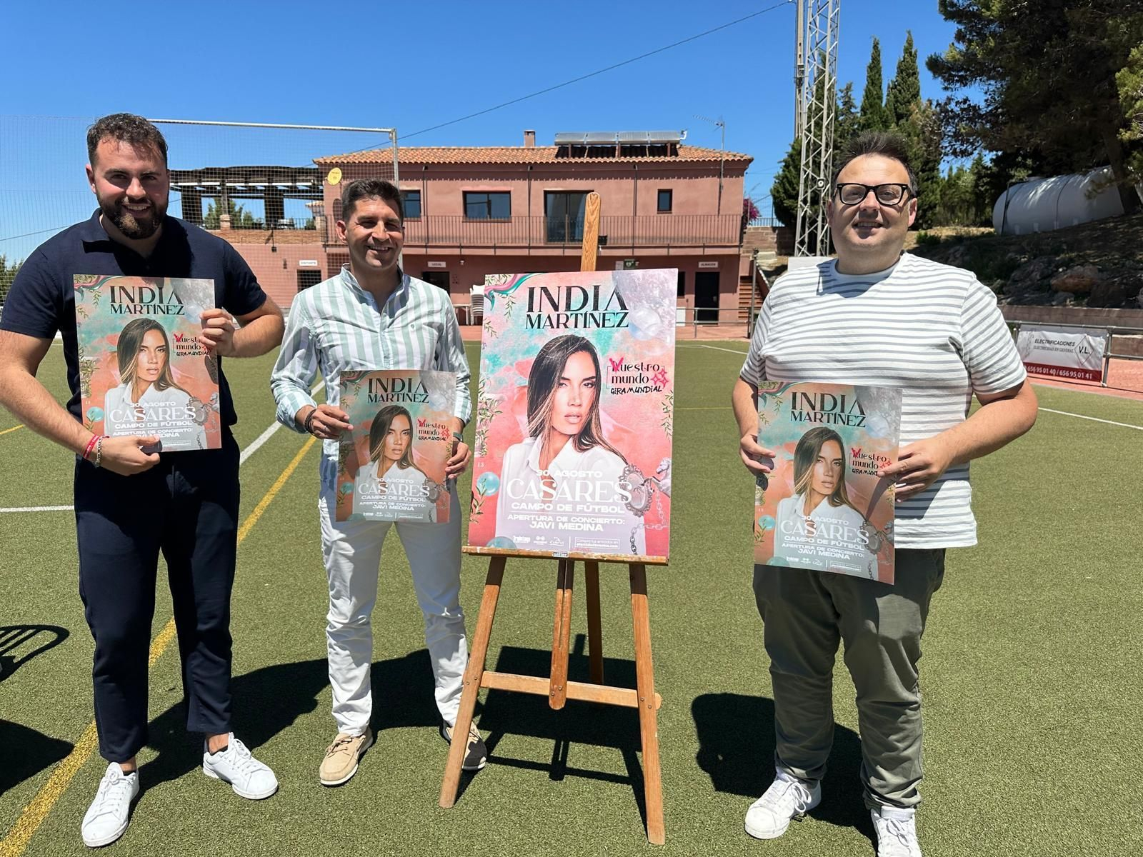 La presentación del evento musical. La presentación del evento musical.