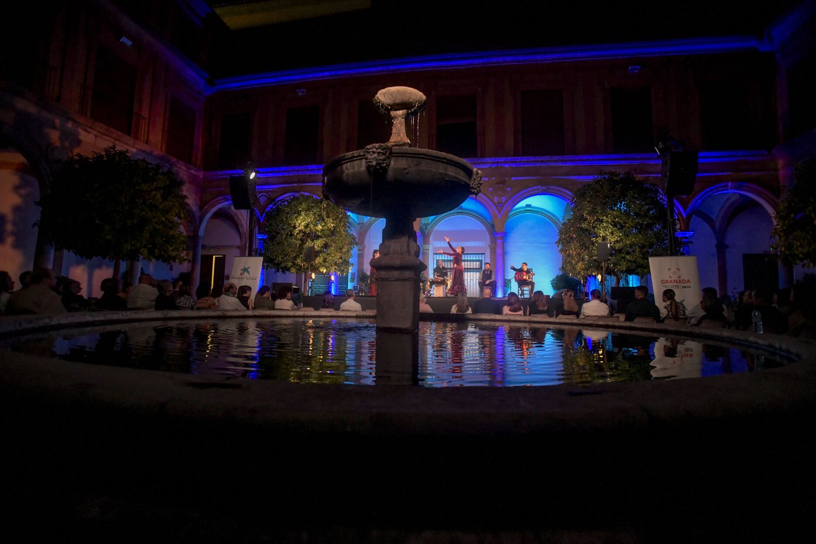 El flamenco de Fuensanta La Moneta hace vibrar la Abadía del Sacromonte: las mejores imágenes